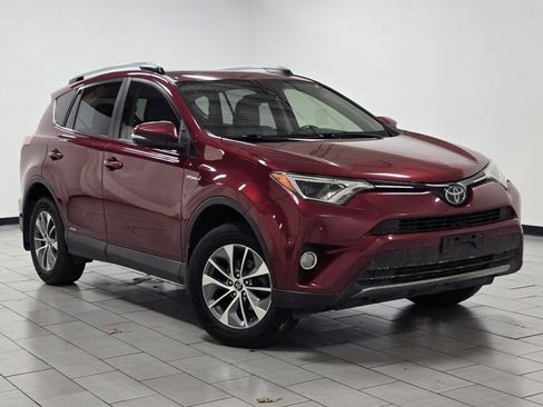 Used 2018 Toyota RAV4 XLE image 2