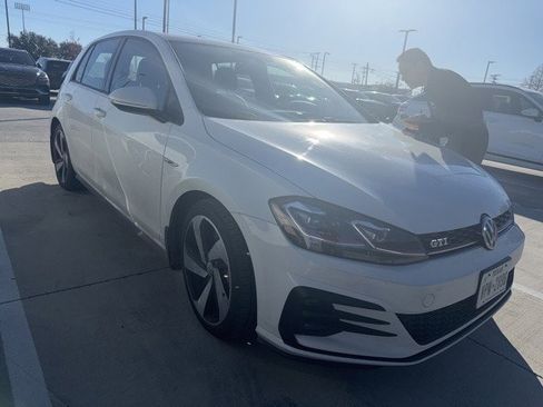 Used 2018 Volkswagen GTI SE w/ SE Leather Package image 4