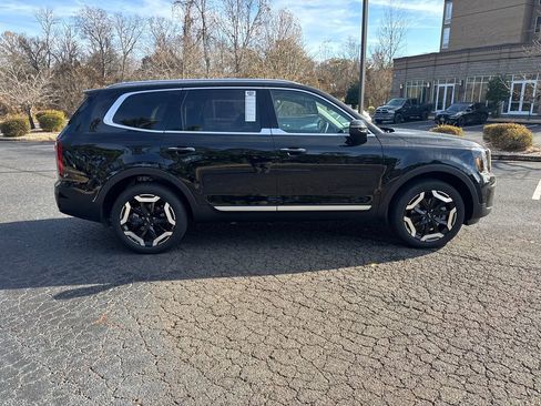 Certified 2025 Kia Telluride S FWD image 2