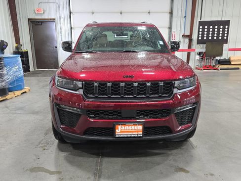 New 2026 Jeep Grand Cherokee Limited w/ Limited Altitude Package image 7