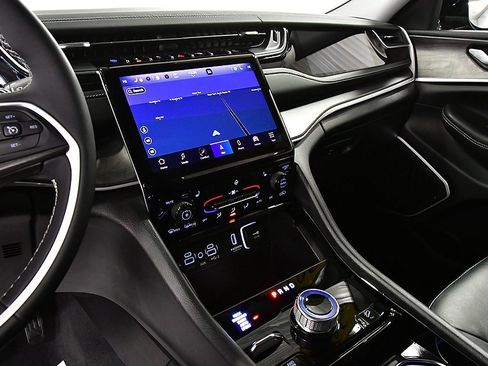 Used 2022 Jeep Grand Cherokee Limited 4xe image 19