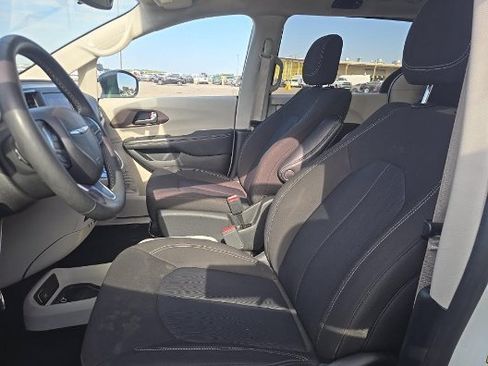 Used 2024 Chrysler Voyager LX FWD image 10