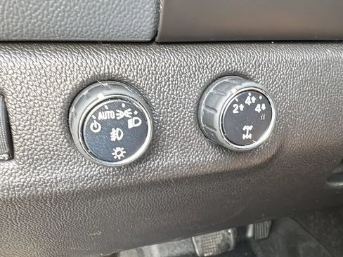 Used 2015 Chevrolet Colorado Z71 AWD/4WD image 18