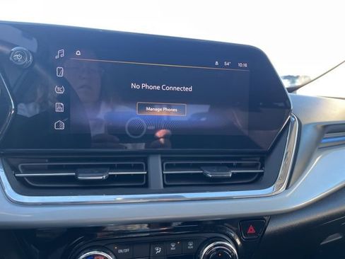 Used 2025 Chevrolet Trax LT w/ LT Convenience Package image 39