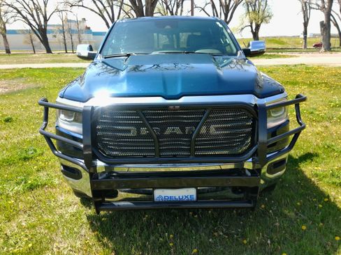 Used 2024 RAM 1500 Laramie AWD/4WD image 3