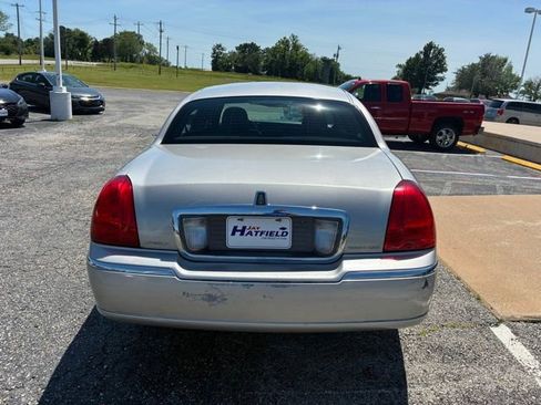 Used 2006 Lincoln Town Car Signature Limited RWD image 7
