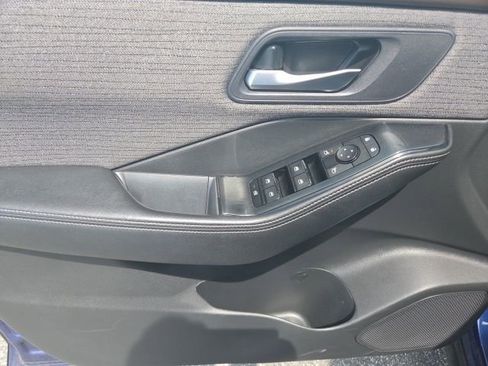 Used 2023 Nissan Rogue SV image 14