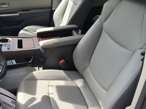 Used 2022 Toyota Sienna XLE image 16