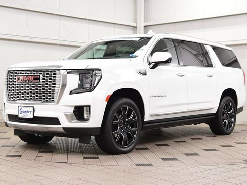 Used 2024 GMC Yukon XL Denali AWD/4WD image 3