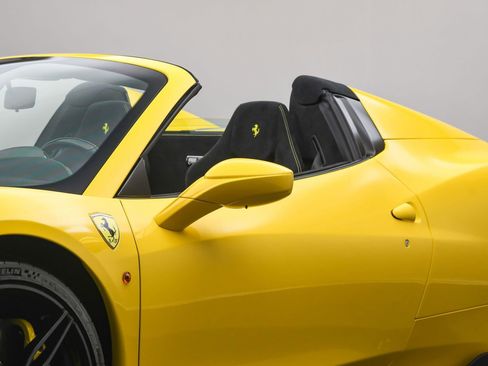 Used 2015 Ferrari 458 Speciale A image 10