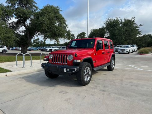 Used 2019 Jeep Wrangler Unlimited Sahara image 2