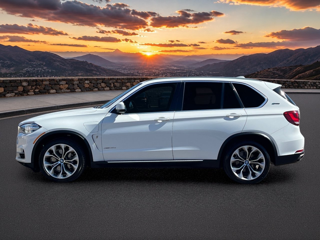 Used 2017 BMW X5 xDrive40e AWD/4WD image 3