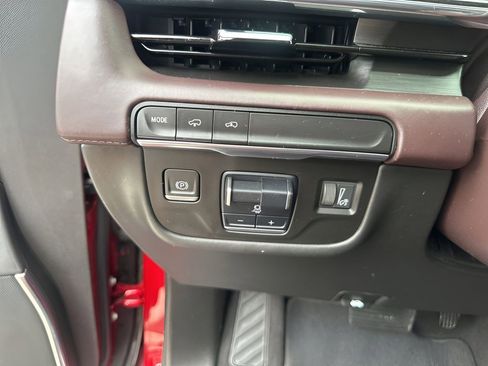 Used 2022 Cadillac Escalade Sport Platinum w/ Heavy-Duty Trailer Package image 30