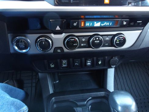 Used 2016 Toyota Tacoma Limited w/ Towing Package image 21