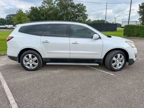 Used 2017 Chevrolet Traverse Premier FWD image 2