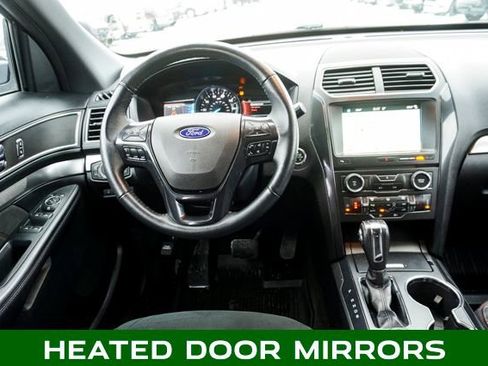 Used 2018 Ford Explorer XLT w/ XLT Appearance Package image 12