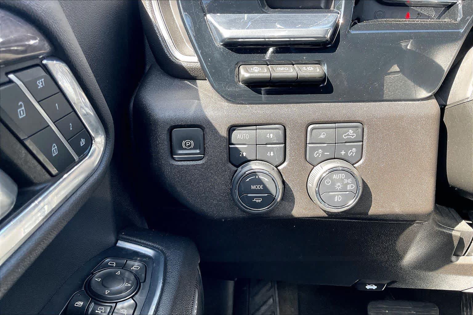 Used 2024 Chevrolet Silverado 3500 LTZ w/ LTZ Plus Package AWD/4WD image 32