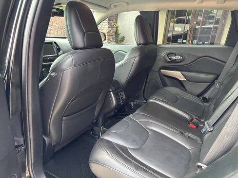 Used 2018 Jeep Cherokee Limited FWD image 9