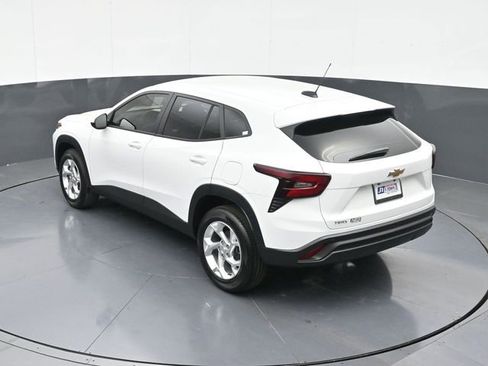New 2026 Chevrolet Trax LS w/ LS Convenience Package FWD image 55