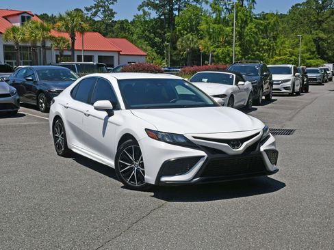 Certified 2023 Toyota Camry SE FWD image 6