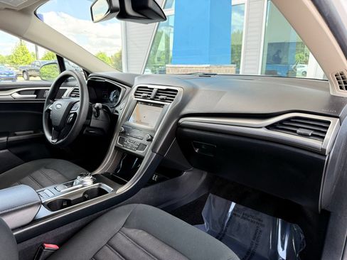 Used 2019 Ford Fusion SE FWD image 19