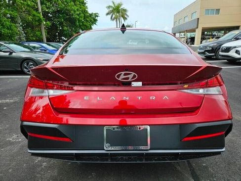 Used 2025 Hyundai Elantra SEL image 7