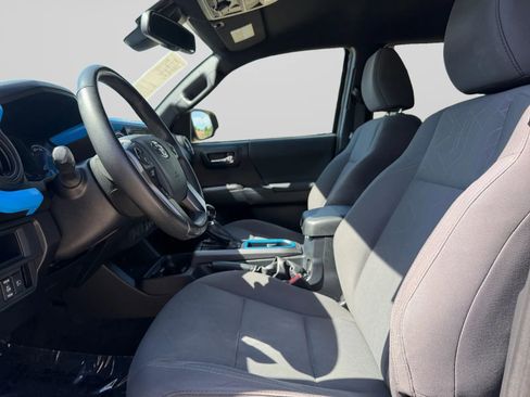 Used 2019 Toyota Tacoma TRD Off-Road AWD/4WD image 17