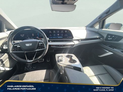 Used 2025 Cadillac Optiq Sport 2 w/ LPO, Floor Liner Package AWD/4WD image 23