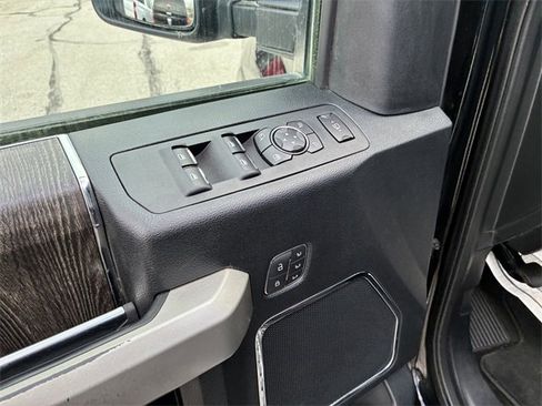 Used 2020 Ford F350 Lariat w/ Chrome Package image 22