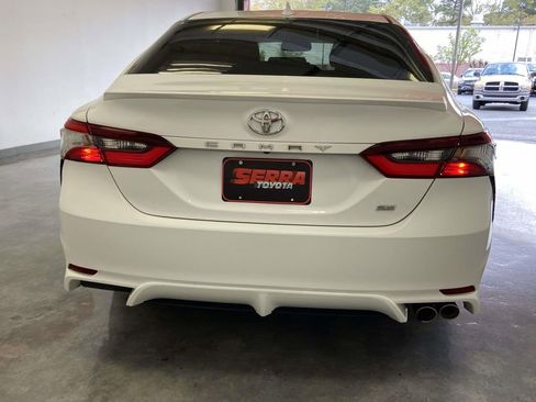 Used 2022 Toyota Camry SE w/ Convenience Package image 4