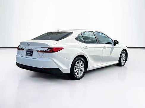 Used 2025 Toyota Camry LE FWD image 9