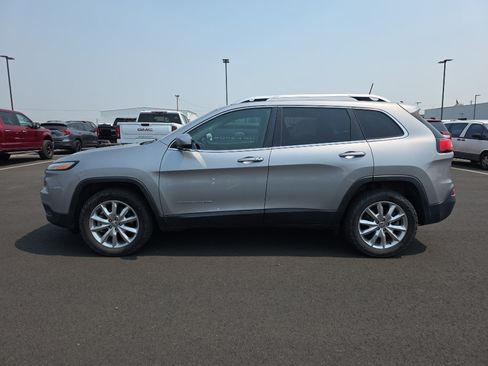 Used 2017 Jeep Cherokee Limited AWD/4WD image 4