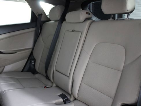 Used 2019 Hyundai Tucson SE image 18