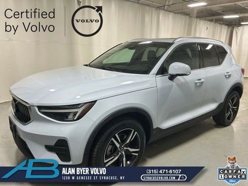 Certified 2025 Volvo XC40 B5 Core AWD/4WD image 1