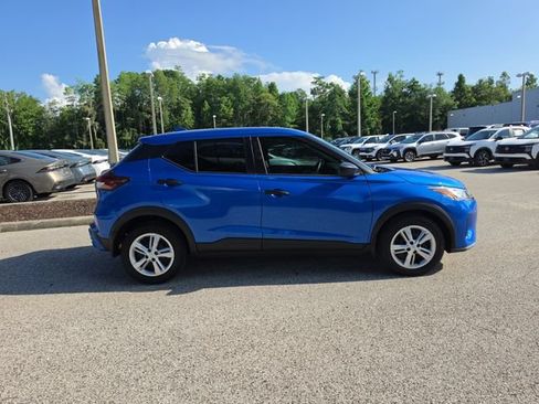Certified 2025 Nissan Kicks Play S FWD image 9