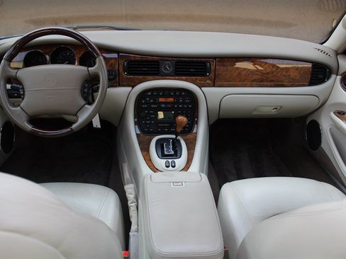 Used 2001 Jaguar XJ RWD image 25