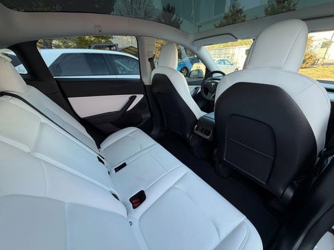 Used 2021 Tesla Model Y Long Range image 9