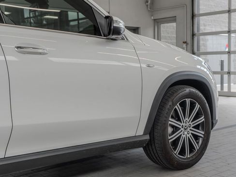Used 2025 Mercedes-Benz GLE 450e 4MATIC w/ Driver Assistance Package image 31