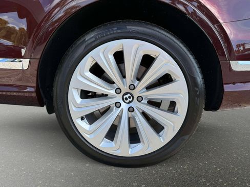 Used 2022 Bentley Bentayga image 16