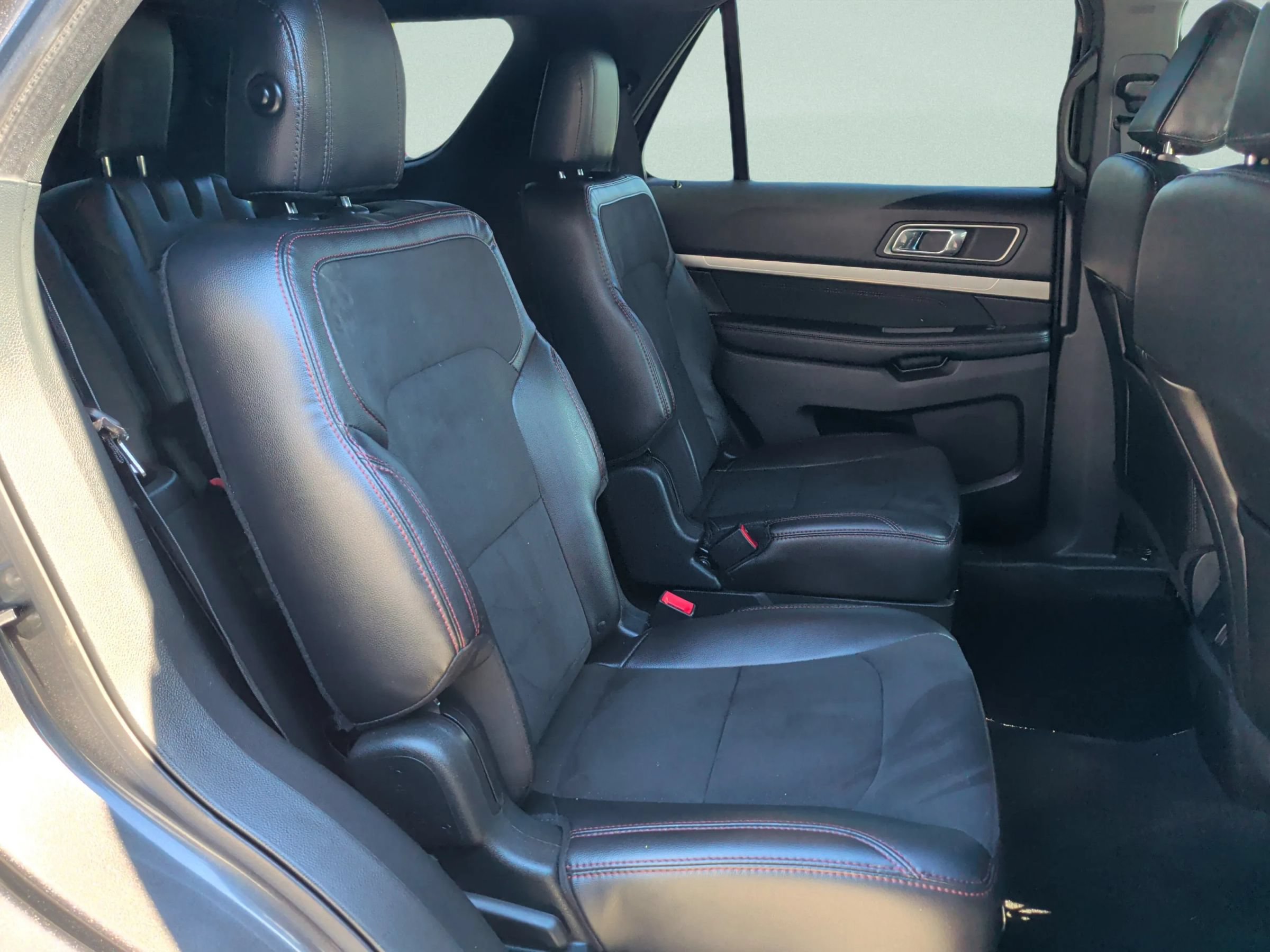 Used 2019 Ford Explorer XLT w/ Equipment Group 202A FWD image 30