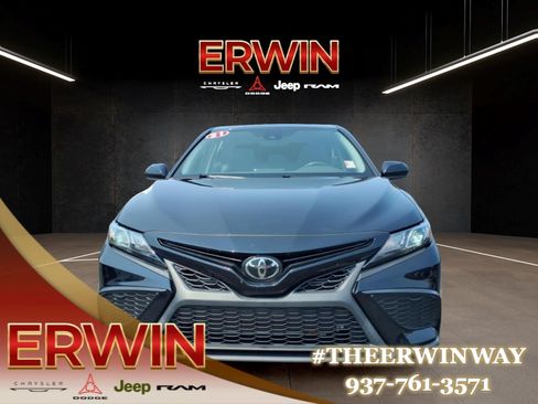 Used 2021 Toyota Camry SE FWD image 2