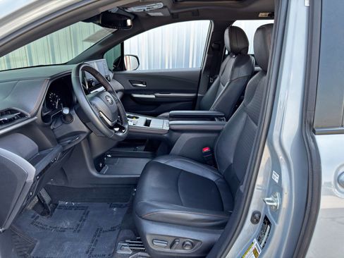 Used 2023 Toyota Sienna XSE image 17