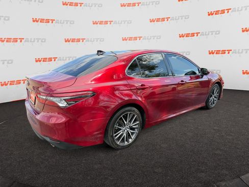Used 2022 Toyota Camry XLE w/ Navigation Package FWD image 5