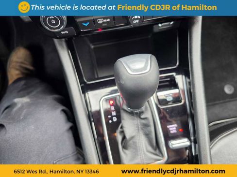 Used 2025 Jeep Compass Limited image 18