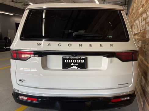 Used 2024 Jeep Wagoneer L Series II w/ Flexible Seating Group AWD/4WD image 23