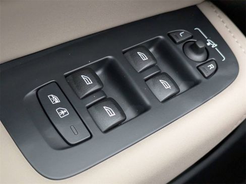 New 2026 Volvo XC60 B5 Plus w/ Protection Package Premier image 27