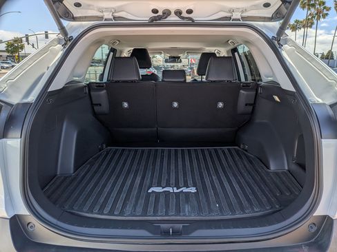 Used 2025 Toyota RAV4 XLE Premium FWD image 31