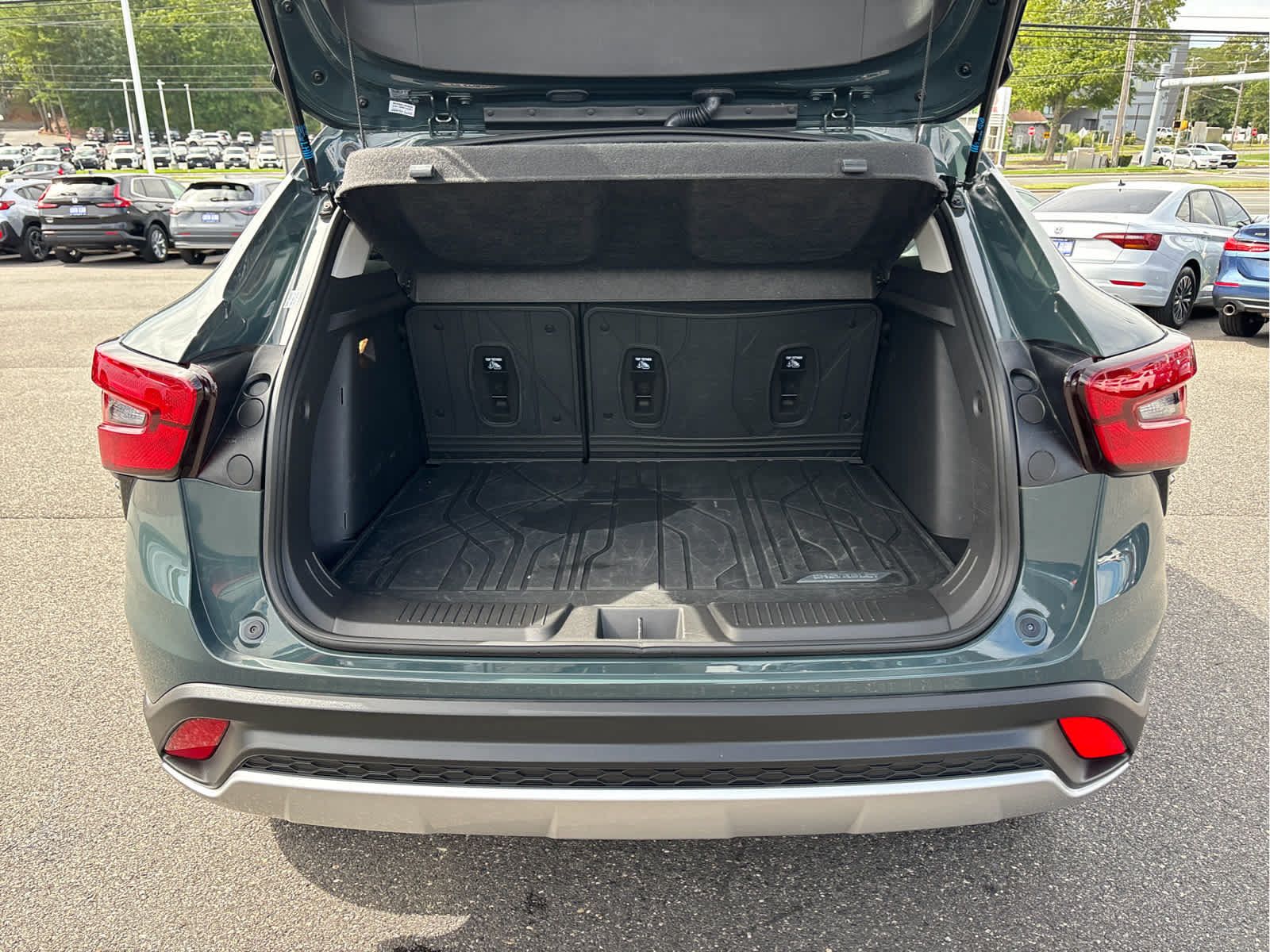 Used 2025 Chevrolet Trax LT FWD image 26