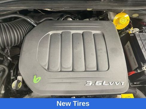 Used 2016 Chrysler Town & Country Touring FWD image 24