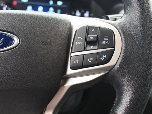Used 2021 Ford Explorer XLT w/ Equipment Group 202A AWD/4WD image 19